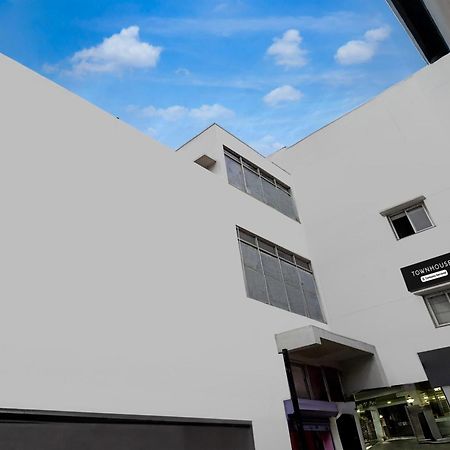 Super Townhouse Arcot Road Near Kauvery Hospital Chennai Exterior photo